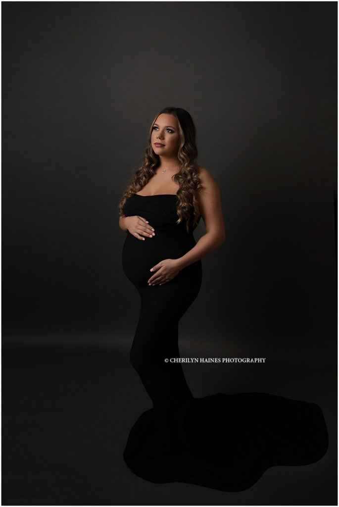 dark and moody fine art maternity portrait session with cherilyn haines in baton rouge, louisiana; pregnant mom wearing long black maternity gown