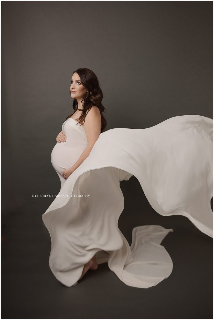 new orleans, louisiana fine art maternity session with flowing fabric; photographed by cherilyn haines photography