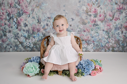 Baby sitting and smiling during Baton Rouge milestone session